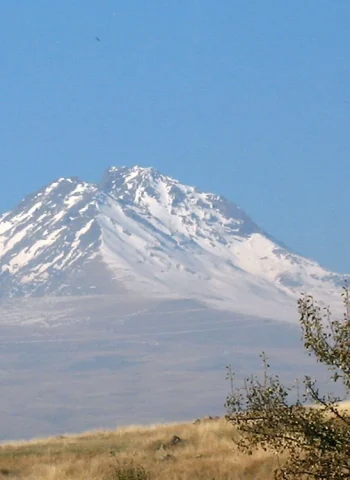 Гора Арагац в Армении