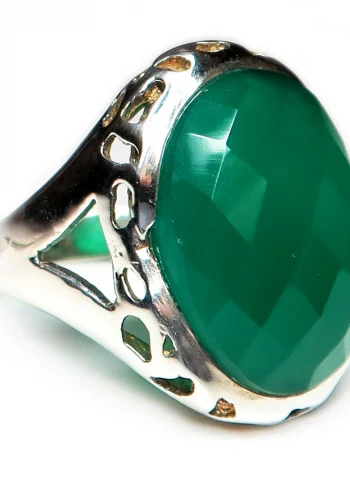 Кольцо с зеленым ониксом