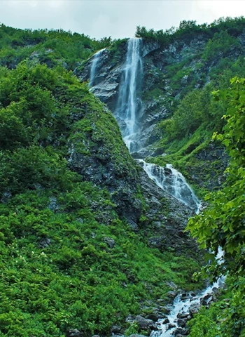 Озеро Рица молочный водопад