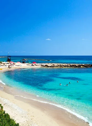 Пляж Макронисос Кипр