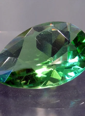 Зеленый Дрезденский Алмаз