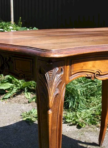 Красивые деревянные столы