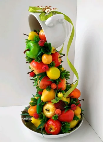Парящая Кружка с фруктами