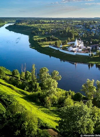 Река Волга в Старице