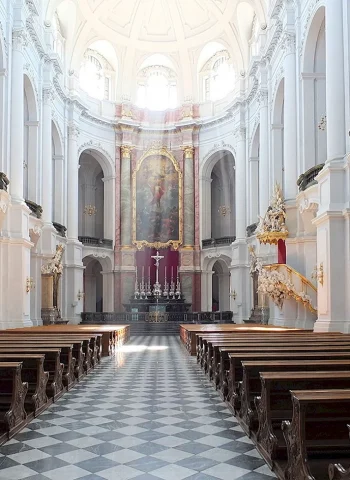Римско-католический кафедральный собор Центральный Неф