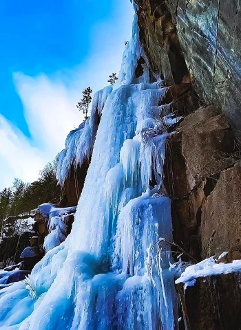 Замерзший водопад Красноярск